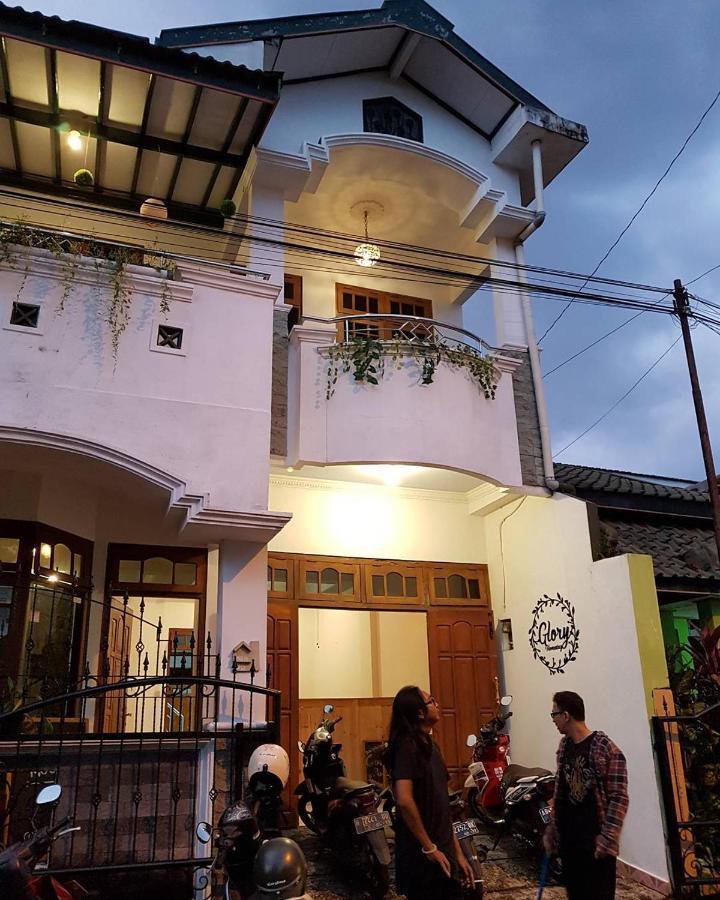Glory Homestay Yogyakarta Esterno foto