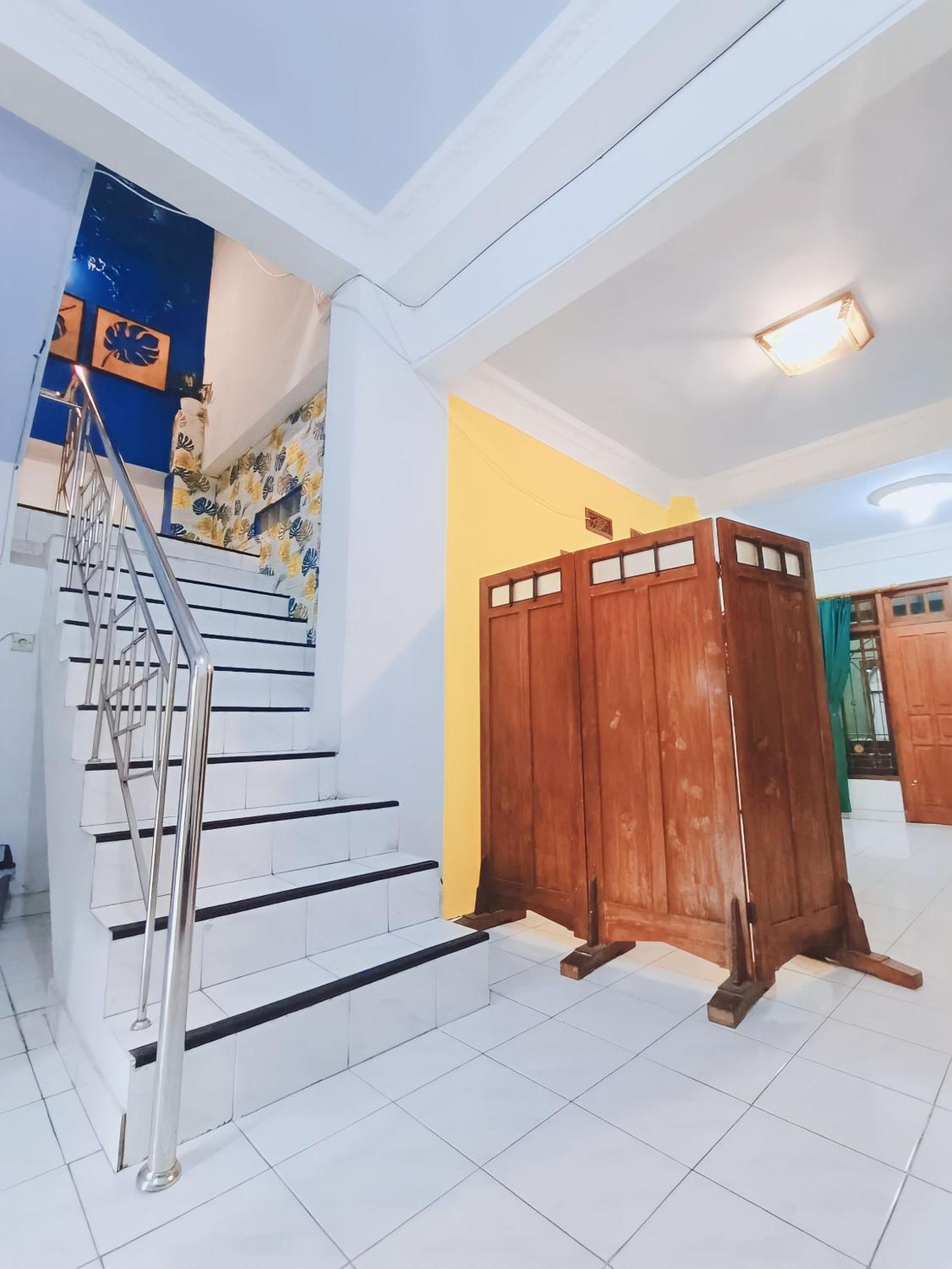 Glory Homestay Yogyakarta Esterno foto