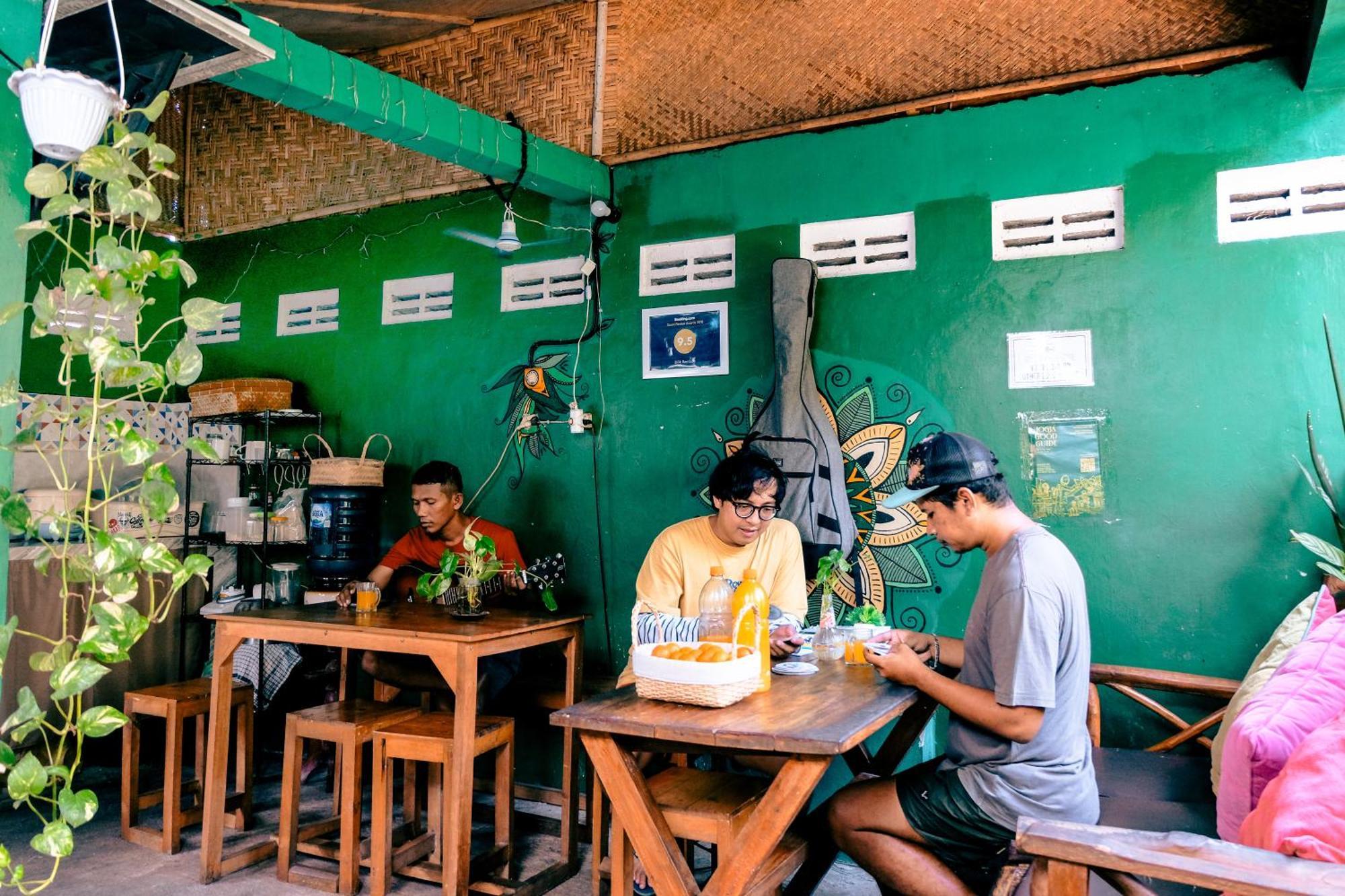 Glory Homestay Yogyakarta Esterno foto