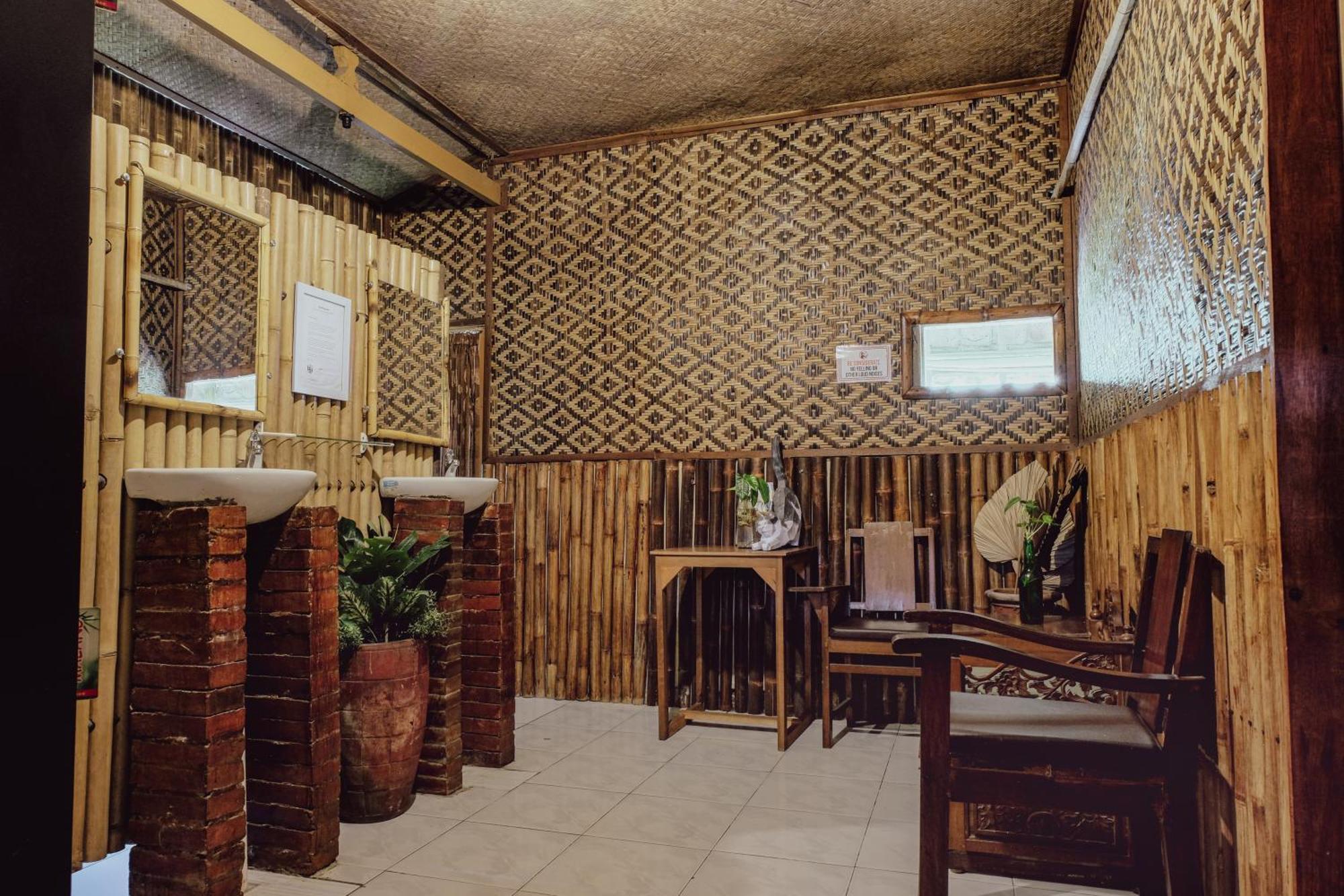 Glory Homestay Yogyakarta Esterno foto