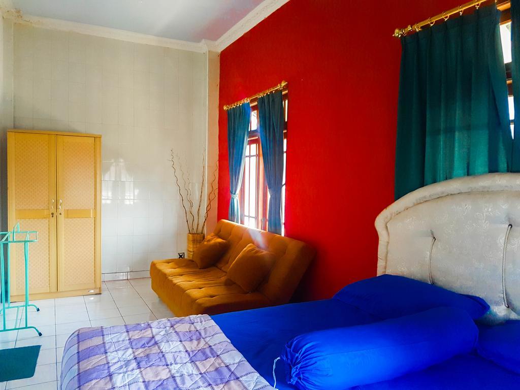Glory Homestay Yogyakarta Esterno foto