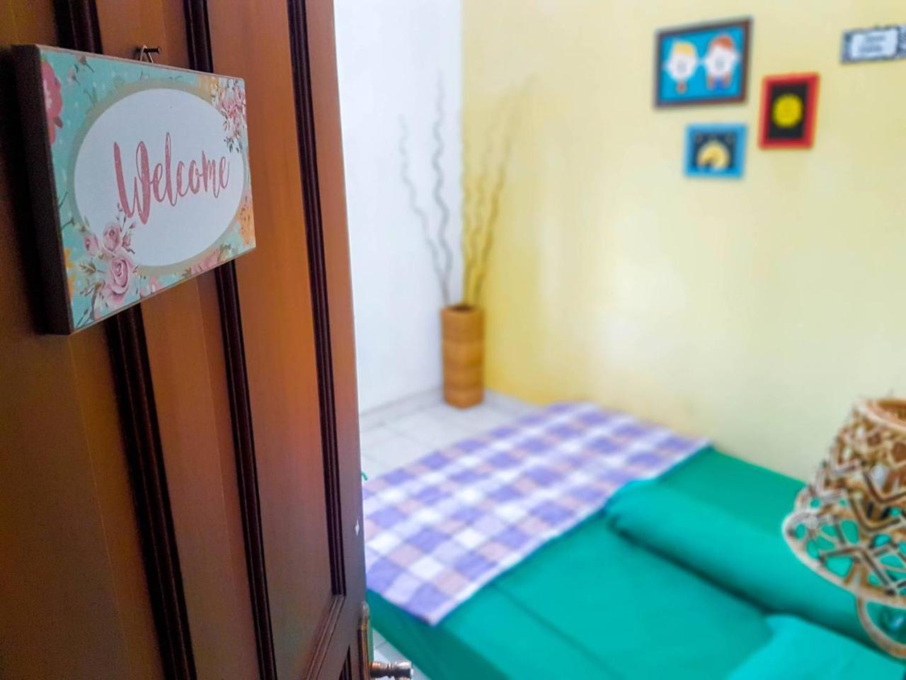 Glory Homestay Yogyakarta Esterno foto